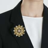 Van Cleef & Arpels. RETRO DIAMOND AND GOLD 'CRISTAUX DE NEIGE' CLIP-BROOCH, VAN ... - photo 3