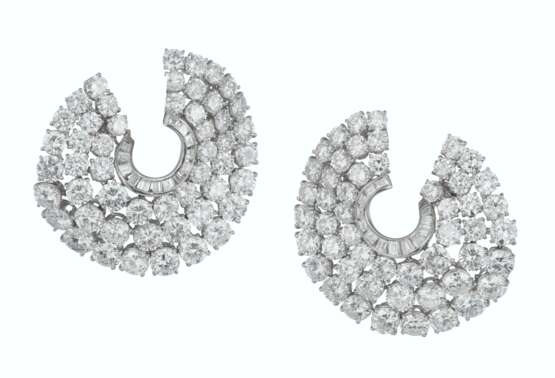 Harry Winston. DIAMOND EARRINGS, HARRY WINSTON - photo 1