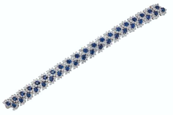 Tiffany & Co.. SET OF SAPPHIRE AND DIAMOND 'LEAF' JEWELRY, TIFFANY & CO - фото 2