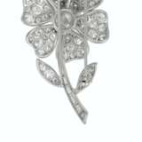 Van Cleef & Arpels. CULTURED PEARL AND DIAMOND FLOWER CLIP-BROOCH, VAN CLEEF & A... - Foto 2