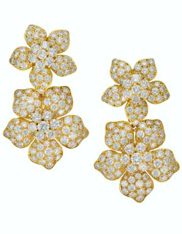 Van Cleef & Arpels. DIAMOND FLOWER EARRINGS, VAN CLEEF & ARPELS - photo 1