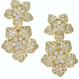 Van Cleef & Arpels. DIAMOND FLOWER EARRINGS, VAN CLEEF & ARPELS - Foto 1