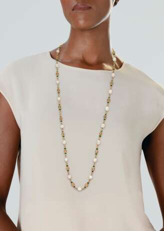 NATURAL PEARL, DIAMOND AND ENAMEL LONGCHAIN NECKLACE - Foto 5
