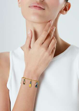 Cartier. ENAMEL AND GOLD 'SNOW WHITE AND THE SEVEN DWARFS' CHARM BRAC... - photo 4