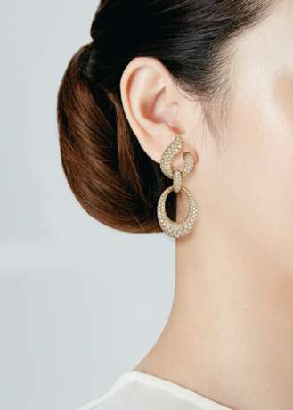 Van Cleef & Arpels. DIAMOND EARRINGS, VAN CLEEF & ARPELS - photo 3