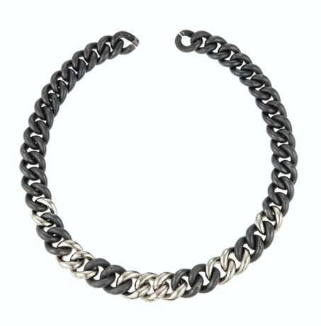 Hemmerle. IRON AND DIAMOND NECKLACE, HEMMERLE - Foto 3