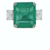 EMERALD AND DIAMOND RING - photo 1