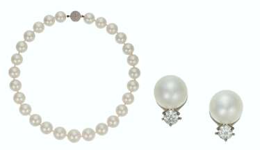 SET OF CULTURED PEARL AND DIAMOND JEWELRY
