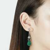 EMERALD AND DIAMOND PENDANT EARRINGS - photo 3