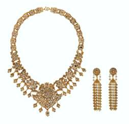 SET OF DIAMOND AND GOLD INDIAN JEWELRY