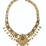 SET OF DIAMOND AND GOLD INDIAN JEWELRY - фото 3