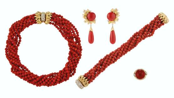 Cartier. GROUP OF CORAL AND DIAMOND JEWELRY, CARTIER AND A CORAL RING... - фото 1