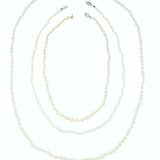 GROUP OF TWO NATURAL PEARL NECKLACES AND A CULTURED PEARL NE... - фото 5