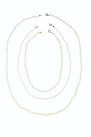 GROUP OF TWO NATURAL PEARL NECKLACES AND A CULTURED PEARL NE... - Foto 5