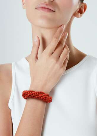 Cartier. GROUP OF CORAL AND DIAMOND JEWELRY, CARTIER AND A CORAL RING... - Foto 15