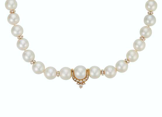 DIAMOND CLIP, HARRY WINSTON AND CULTURED PEARL AND DIAMOND N... - photo 1