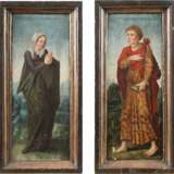 UPPER RHENISH MASTER Active about 1530 TWO PANELS OF A TRIPTYC WITH MARIA AND JOHN Mixed technique on wood. Visible measurements ca. 44,5 x 16,5 cm (F. each ca. 52 x 24 cm). Verso: Decorative painting. Min. damaged, restoration. Frame. - Foto 2