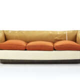 Marcello Piacentini. Three-seater sofa upholstered and covered in gold-colored silk fabric, wooden base - фото 1