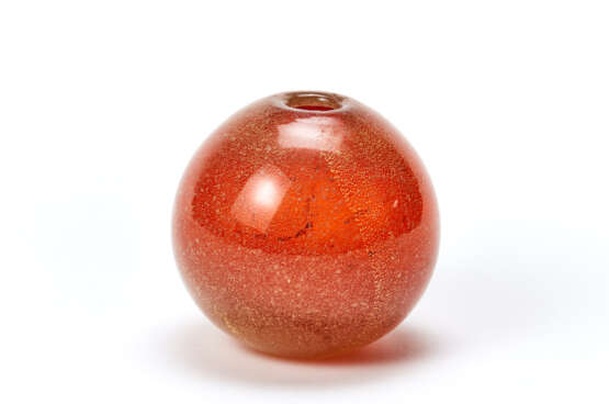 Carlo Scarpa. Small spherical vase in sommerso orange glass - фото 1