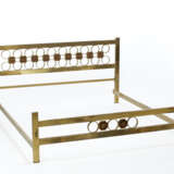 Double bed in brass and beige painted metal - photo 1