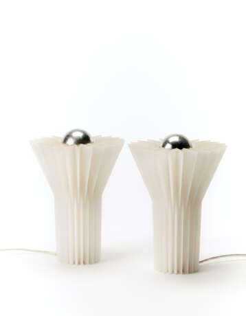 Luta Bettonica (1968), Franco Bettonica (1927-1999) e Mario Melocchi (1931-2013). Pair of table lamps model "Bouquet" - Foto 1