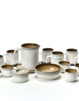 Lot consisting of a carafe, six mugs, eight glasses, a plate, a bowl and a sugar bowl