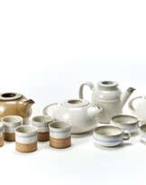 Lot consisting of four teapots, six glasses and three cups in glazed stoneware of different colors