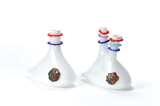 Lino Sabattini. Two lattimo glass vases of different shapes - photo 1