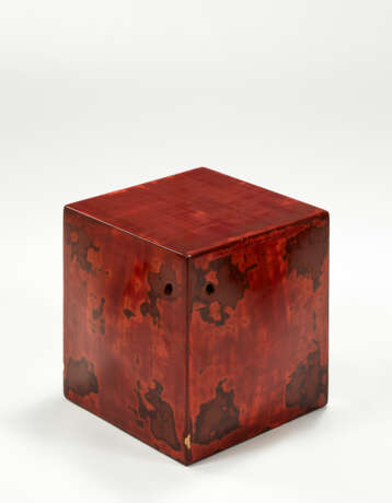 Pierre Legrain. Pouf in wood covered in spotted red lacquer - photo 1