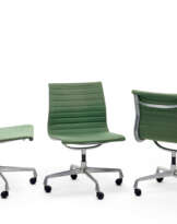 Lot consisting of three chairs of the series