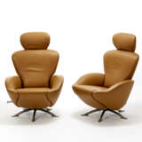 Toshiyuki Kita. Pair of swivel and reclining armchairs model "K10 Dodo" - photo 1