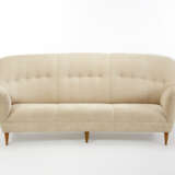 Three-seater sofa upholstered in cream velvet, truncated cone wooden feet - фото 1