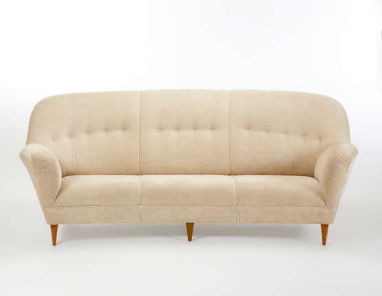 Three-seater sofa upholstered in cream velvet, truncated cone wooden feet - photo 1