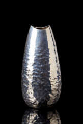 Vase in hammered silver