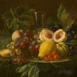 MARIA MARGARETHA VAN OS (ATTR.) Den Haag 1780 - 1862 Reizvolles Früchtestilleben mit Trauben, Pfirsichen, Zitronen und schmalem - photo 1
