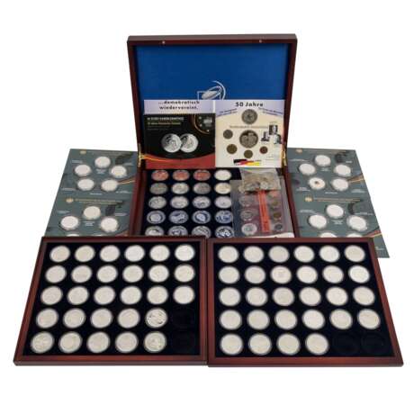 BRD - Kassette mit 76 x 10 Euro, 4 Sets mit 20 Euro Sammlermünzen, - фото 1