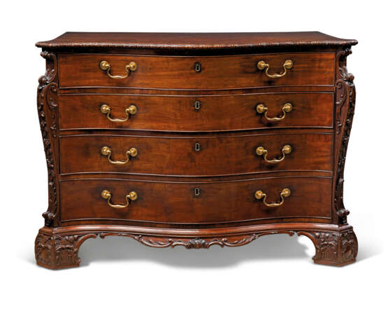A NEAR PAIR OF GEORGE III MAHOGANY COMMODES - Foto 3