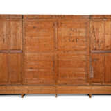 Vile and Cobb. A GEORGE II MAHOGANY BREAKFRONT LIBRARY BOOKCASE - photo 4