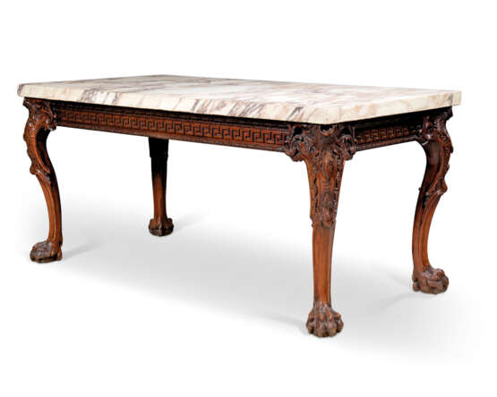A GEORGE II WALNUT SIDE TABLE - Foto 1