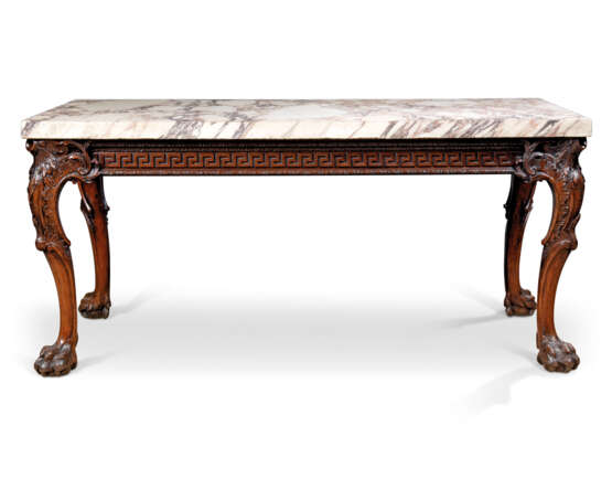 A GEORGE II WALNUT SIDE TABLE - Foto 2