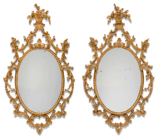 A PAIR OF GEORGE III GILT CARTON PIERRE OVAL MIRRORS - фото 1