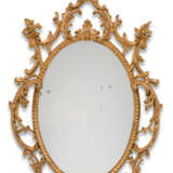 A PAIR OF GEORGE III GILT CARTON PIERRE OVAL MIRRORS - Foto 3