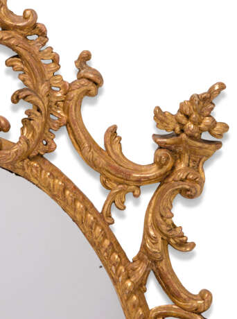 A PAIR OF GEORGE III GILT CARTON PIERRE OVAL MIRRORS - Foto 4