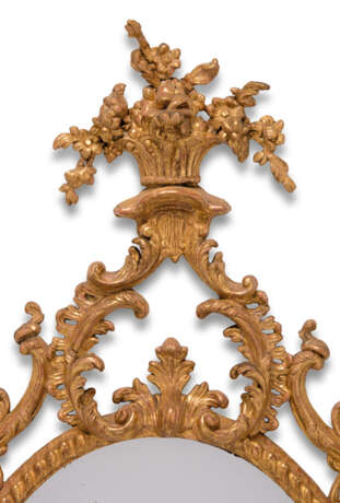 A PAIR OF GEORGE III GILT CARTON PIERRE OVAL MIRRORS - Foto 5