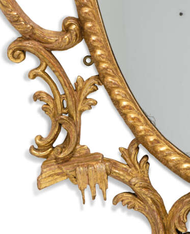 A PAIR OF GEORGE III GILT CARTON PIERRE OVAL MIRRORS - Foto 6