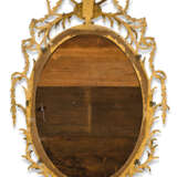 Linnell, John. A PAIR OF GEORGE III GILTWOOD AND CARTON PIERRE OVAL MIRRORS... - Foto 3