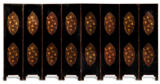 A CHINESE BLACK AND GILT LACQUER EIGHT-LEAF SCREEN - photo 8