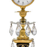 A GEORGE III ORMOLU AND CUT GLASS 'CANDLESTICK CLOCK' TIMEPI... - Foto 2