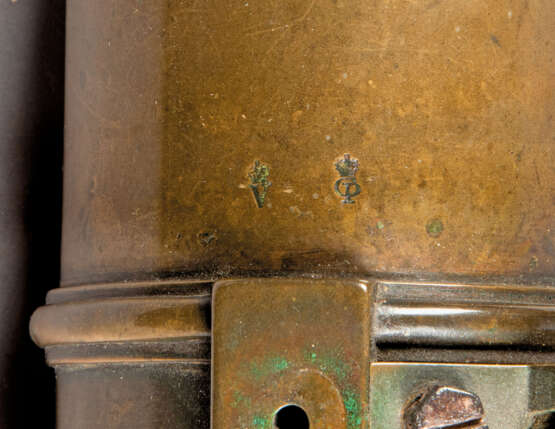 A PAIR OF EARLY VICTORIAN BRONZE AND OAK SALUTING CANNON - Foto 5