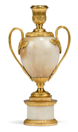 Matthew Boulton & Co.. A PAIR OF GEORGE III ORMOLU-MOUNTED WHITE MARBLE CANDLE VASE... - фото 2